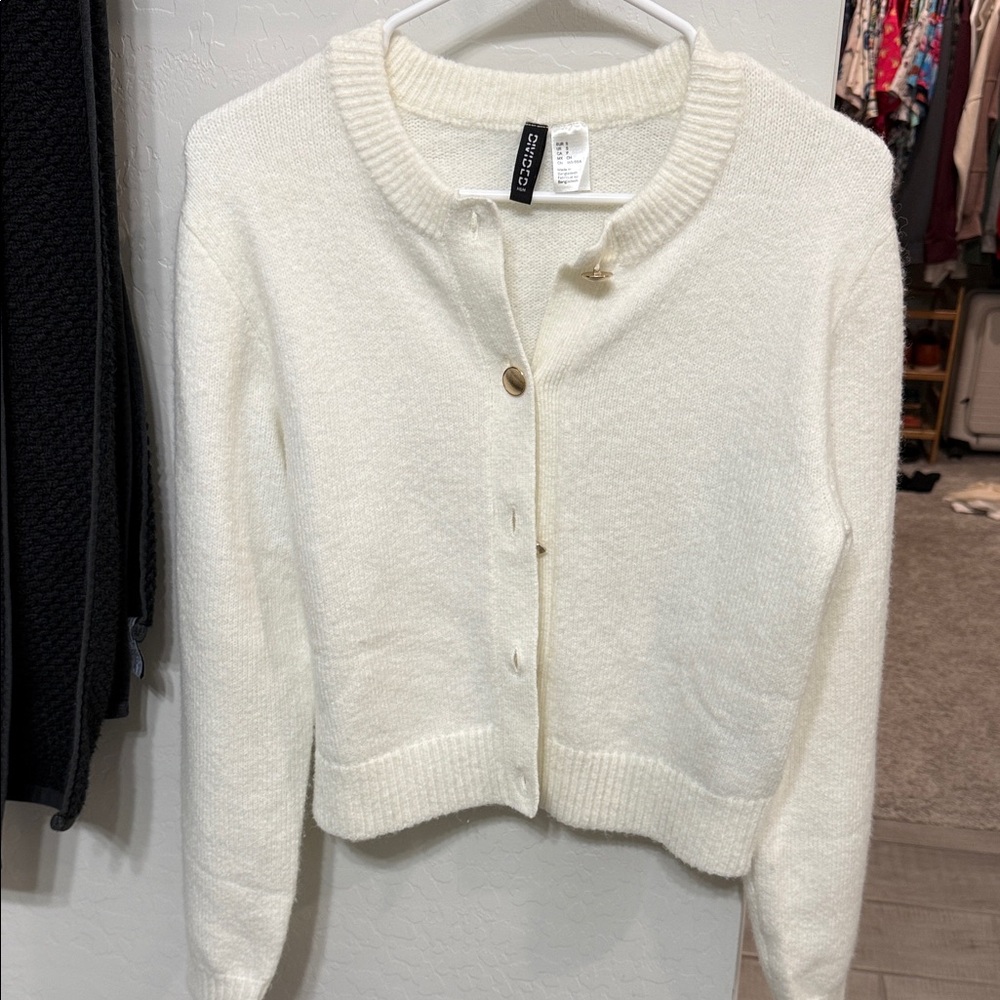 H&M Ivory Button-Front Cropped Crewneck Cardigan gold buttons worn once